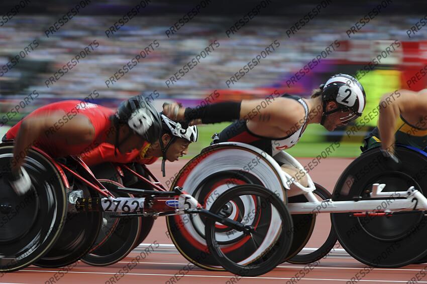 Des fauteuils de course sur la piste du Stade Olympique de Londres en 2012. JO PARALYMPIQUES LONDRES 