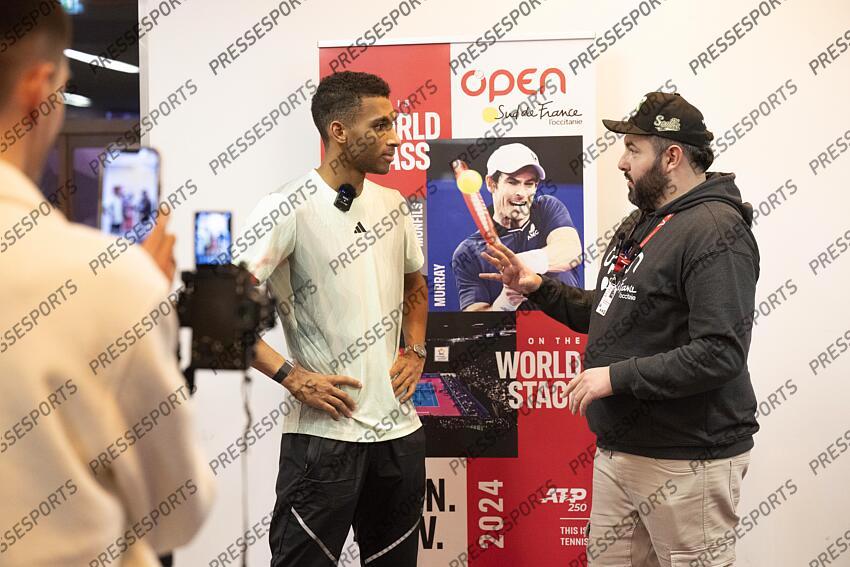 Felix Auger Aliassime (Can) et Mathieu Tabary - week end Sports MAGAZINE CREATEURS DE CONTENUS smartphones en main, les créateurs de contenus sont de plus en plus nombreux à venir recueillir les impressions des joueurs 