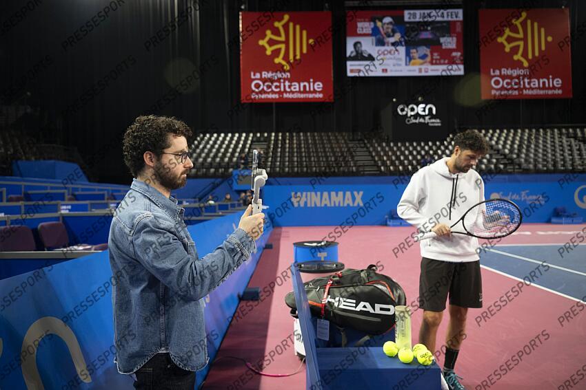 Pierre Veil de l Instant Tennis - Open Sud de France 2024 - 02/02/2024 Robin Haase (Ned) MAGAZINE CREATEURS DE CONTENUS smartphones en main, les créateurs de contenus sont de plus en plus nombreux à venir filmer les joueurs pendant leur entraînement 