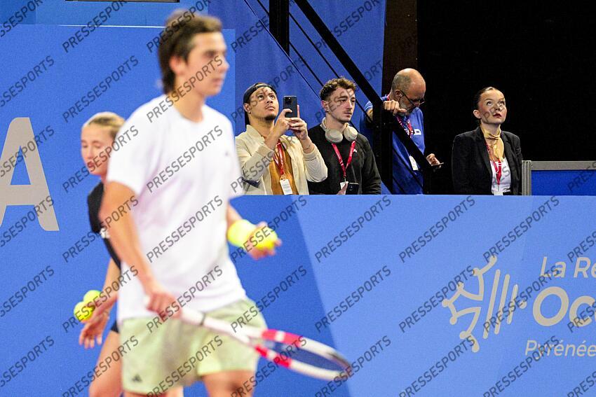 Marvin Nonone et Enzo Cordier - Univers Tennis - Open Sud de France 2024 - 02/02/2024 MAGAZINE CREATEURS DE CONTENUS smartphones en main, les créateurs de contenus sont de plus en plus nombreux à venir filmer les joueurs pendant leur entraînement smartphones en main, les créateurs de contenus sont de plus en plus nombreux à venir filmer les joueurs pendant leur entraînement 