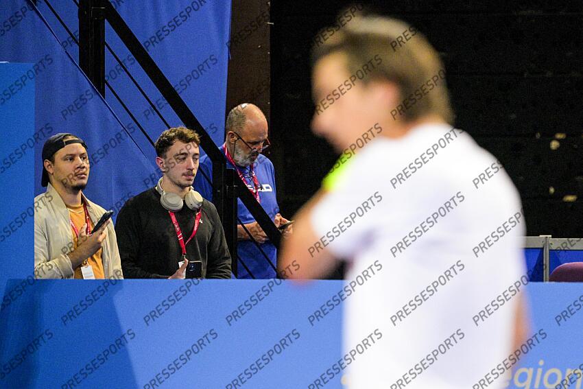 Marvin Nonone et Enzo Cordier - Univers Tennis - Open Sud de France 2024 - 02/02/2024 MAGAZINE CREATEURS DE CONTENUS smartphones en main, les créateurs de contenus sont de plus en plus nombreux à venir filmer les joueurs pendant leur entraînement 