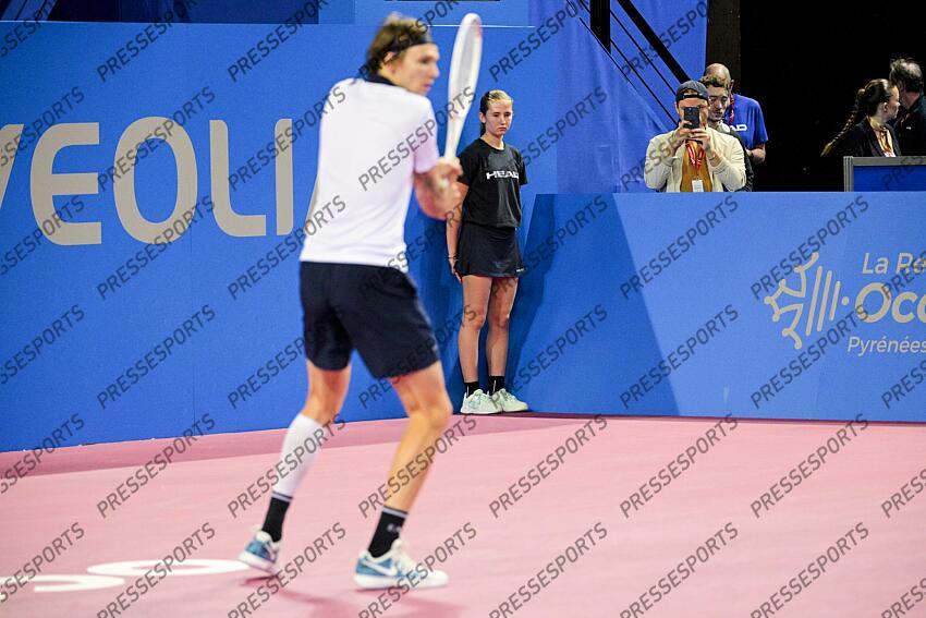 Marvin Nonone - Univers Tennis - Open Sud de France 2024 - 02/02/2024 MAGAZINE CREATEURS DE CONTENUS smartphones en main, les créateurs de contenus sont de plus en plus nombreux à venir filmer les joueurs pendant leur entraînement 