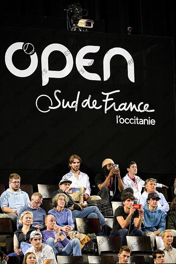 Patrick Fangnigbe - le_tweener - Open Sud de France 2024 - 02/02/2024 MAGAZINE CREATEURS DE CONTENUS smartphones en main, les créateurs de contenus sont de plus en plus nombreux à venir filmer les joueurs pendant leur entraînement 