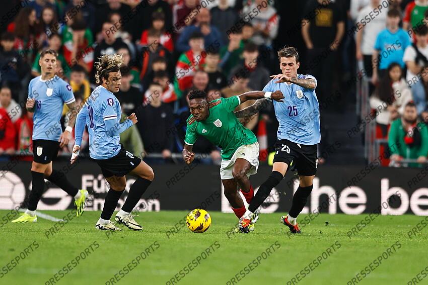 (L-R) Agustin Canobbio (URU), Alvaro Djalo (Basque), Nicolas Fonseca (URU), MARCH 23, 2024 - Football / Soccer : International Friendly match between Basque 1-1 Uruguay at the San Mames Stadium in Bilbao, Spain. (Photo by Mutsu Kawamori/AFLO) PAYS BASQUE-URUGUAY (1-1) 