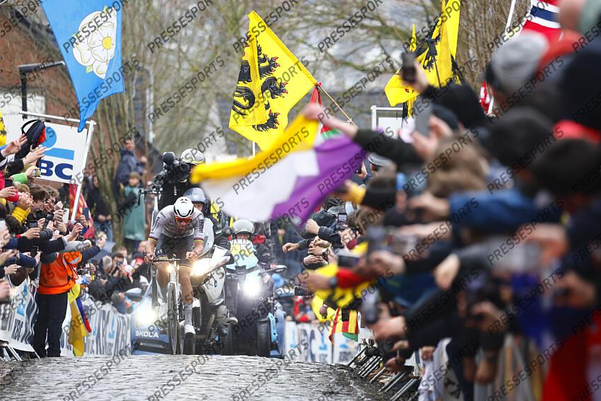 van der poel (mathieu) - (hol) - TOUR DES FLANDRES 3e et dernier passage dans le Vieux Quaremont (Oude Kwaremont en neerlandais) 