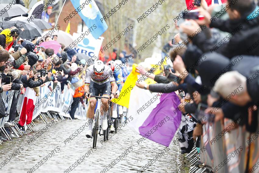 van der poel (mathieu) - (hol) - TOUR DES FLANDRES 2e passage dans le Vieux Quaremont (Oude Kwaremont en neerlandais) 