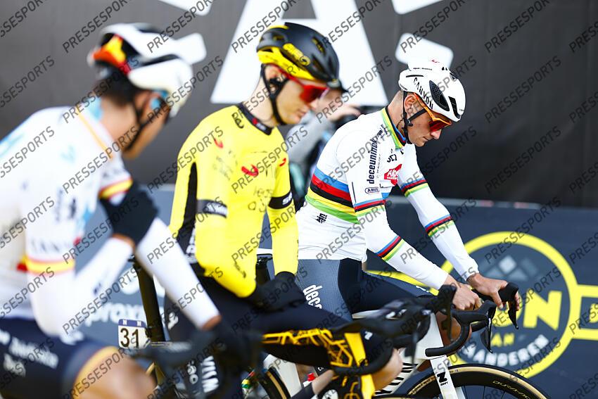 van der poel (mathieu) - (hol) - TOUR DES FLANDRES jorgenson (matteo) - (usa)- visma à gauche 
