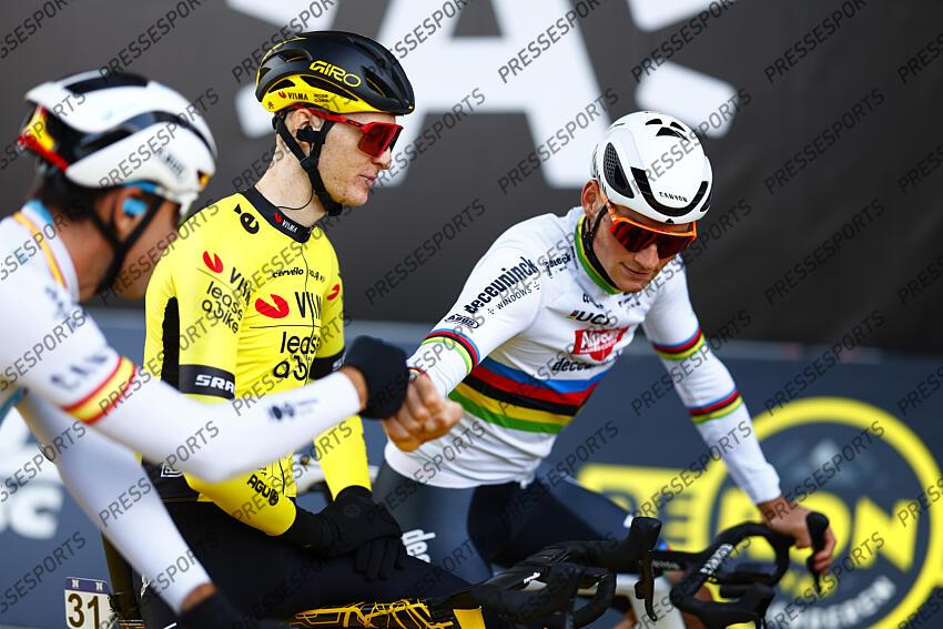 jorgenson (matteo) - (usa)- van der poel (mathieu) - (hol) - TOUR DES FLANDRES lazkano (oier) - (esp) - movistar à gauche 