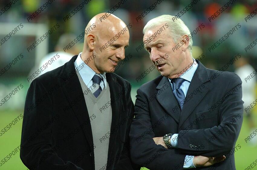 sacchi (arrigo) trapattoni (giovanni) MILAN AC-LYON (3-1) 1/4 Finale retour sacchi : ancien entraineur du milan ac et de l'equipe d'italie trapattoni (giovanni) : ancien entraineur de la juventus de l'inter de milan du bayern de munich et de l'equipe d'italie 