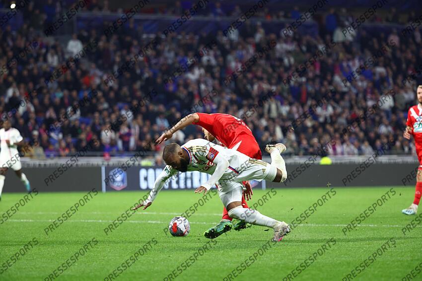 lacazette (alexandre) cuffaut (joffrey) LYON-VALENCIENNES (3-0) action du penalty (51e m) L'(03/04/2024) 