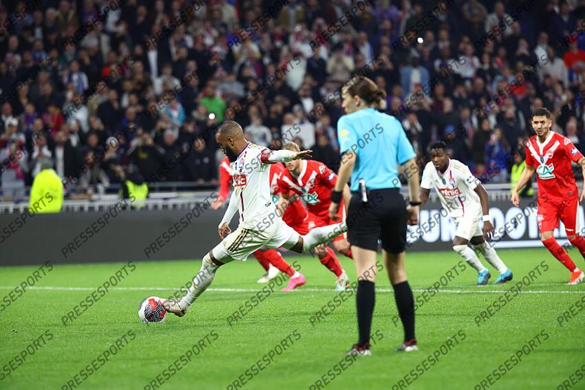 lacazette (alexandre) LYON-VALENCIENNES (3-0) action du 1-0 (51e m) 