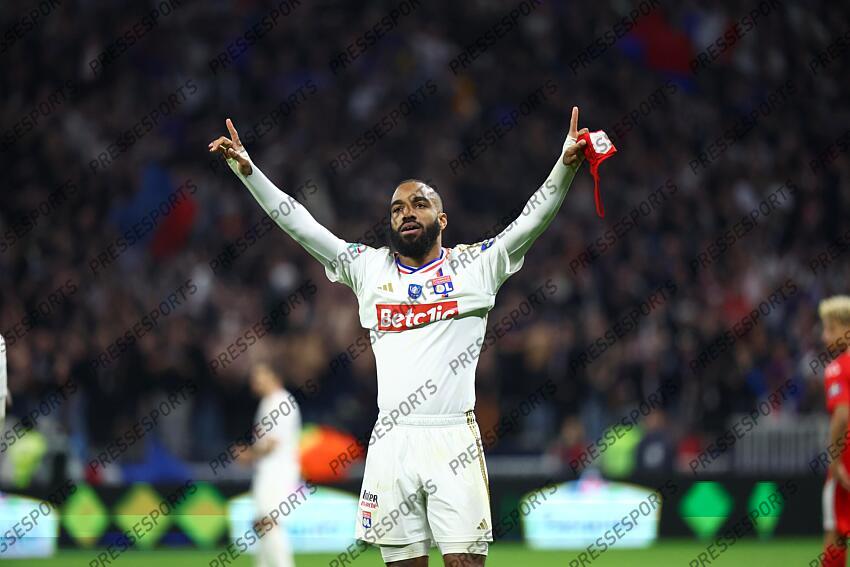 lacazette (alexandre) LYON-VALENCIENNES (3-0) joie du 1-0 (51e m) 