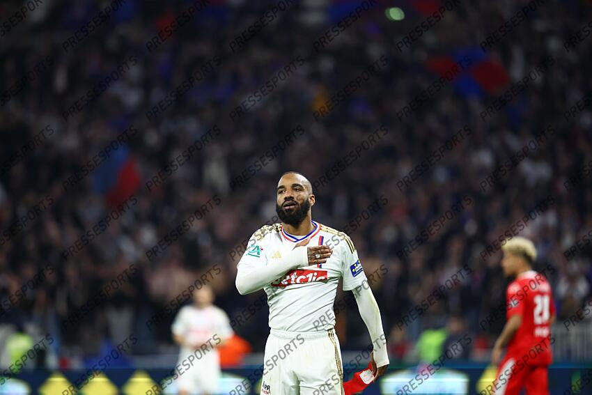 lacazette (alexandre) LYON-VALENCIENNES (3-0) joie du 1-0 (51e m) 