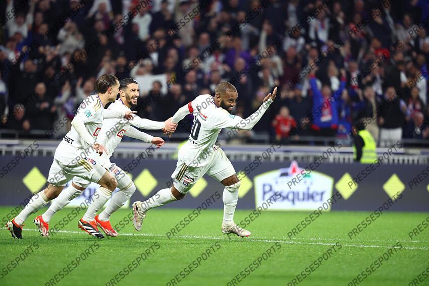 caqueret (maxence) benrahma (said) lacazette (alexandre) LYON-VALENCIENNES (3-0) joie du 2-0 (57e m) 