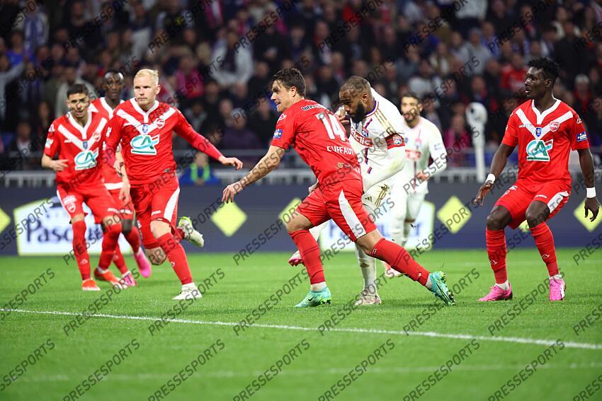 cuffaut (joffrey) lacazette (alexandre) LYON-VALENCIENNES (3-0) action du 2-0 (57e m) 