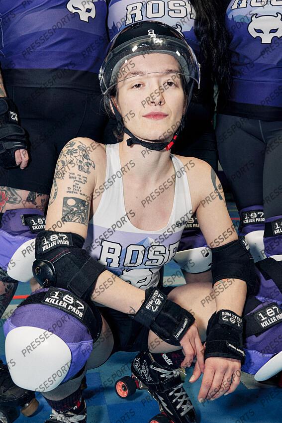 jubert (rochelle) alias Gal of Fray Les Rose City Rollers de Portland dominent ce sport né il y a une vingtaine d’années dans la contre-culture féministe, et rêvent de le faire rayonner. Leur équipe de roller derby enchaîne les titres mondiaux tout en déconstruisant les clichés hérités du passé de sa discipline. 