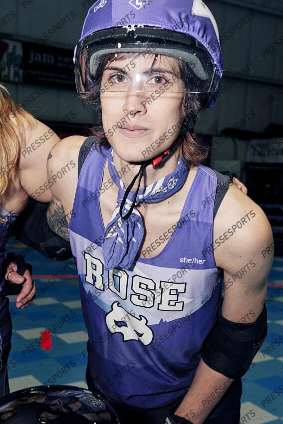 Autumn Hart alias Springroll Les Rose City Rollers de Portland dominent ce sport né il y a une vingtaine d’années dans la contre-culture féministe, et rêvent de le faire rayonner. Leur équipe de roller derby enchaîne les titres mondiaux tout en déconstruisant les clichés hérités du passé de sa discipline. 