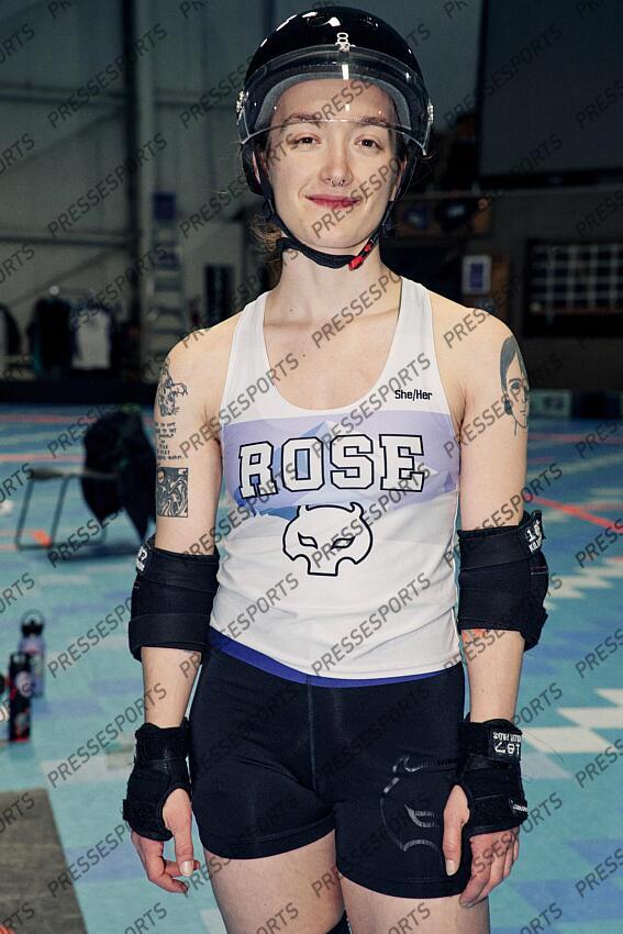 jubert (rochelle) alias Gal of Fray Les Rose City Rollers de Portland dominent ce sport né il y a une vingtaine d’années dans la contre-culture féministe, et rêvent de le faire rayonner. Leur équipe de roller derby enchaîne les titres mondiaux tout en déconstruisant les clichés hérités du passé de sa discipline. 