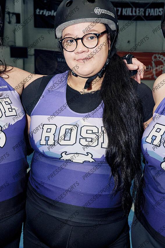 Lilly Valentine MAGAZINE ROSE CITY ROLLERS Les Rose City Rollers de Portland dominent ce sport né il y a une vingtaine d’années dans la contre-culture féministe, et rêvent de le faire rayonner. Leur équipe de roller derby enchaîne les titres mondiaux tout en déconstruisant les clichés hérités du passé de sa discipline. 