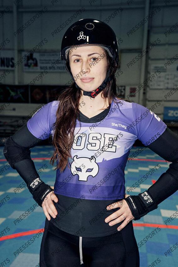 Anastasia Smith alias Stan the Woman MAGAZINE ROSE CITY ROLLERS Les Rose City Rollers de Portland dominent ce sport né il y a une vingtaine d’années dans la contre-culture féministe, et rêvent de le faire rayonner. Leur équipe de roller derby enchaîne les titres mondiaux tout en déconstruisant les clichés hérités du passé de sa discipline. 