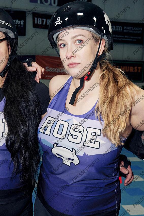 Ashley Gaffney alias Gaffney MAGAZINE ROSE CITY ROLLERS Les Rose City Rollers de Portland dominent ce sport né il y a une vingtaine d’années dans la contre-culture féministe, et rêvent de le faire rayonner. Leur équipe de roller derby enchaîne les titres mondiaux tout en déconstruisant les clichés hérités du passé de sa discipline. 