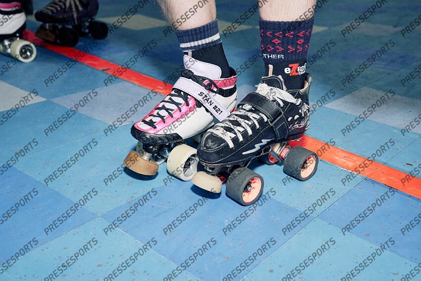 MAGAZINE ROSE CITY ROLLERS Illustration patins à roulettes (roller) Vue du Oaks Amusement Park à Portland où s'entrainent les Rose City Rollers. Les Rose City Rollers de Portland dominent ce sport né il y a une vingtaine d’années dans la contre-culture féministe, et rêvent de le faire rayonner. Leur équipe de roller derby enchaîne les titres mondiaux tout en déconstruisant les clichés hérités du passé de sa discipline. 