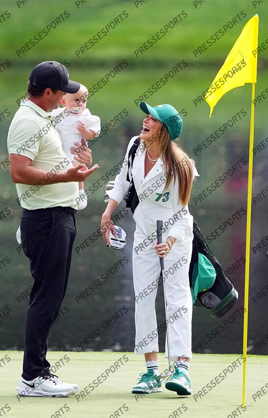 Apr 10, 2024; Augusta, Georgia, USA; Brooks Koepka holds his son Crew as his wife takes his putter after finishing on No. 9 during the Par 3 Contest at Augusta National Golf Club. Mandatory Credit: Kyle Terada-USA TODAY Network concours par 3 PGA: Masters Tournament - Par 3 Contest 