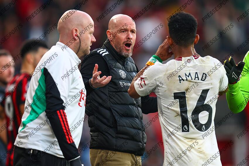 13 April 2024, Bournemouth - Premier League Football - AFC Bournemouth v Manchester United - Manchester United manager Erik ten Hag speaks with Amad Diallo - Photo: Charlotte Wilson / Offside. BOURNEMOUTH-MANCHESTER UNITED (2-2) 