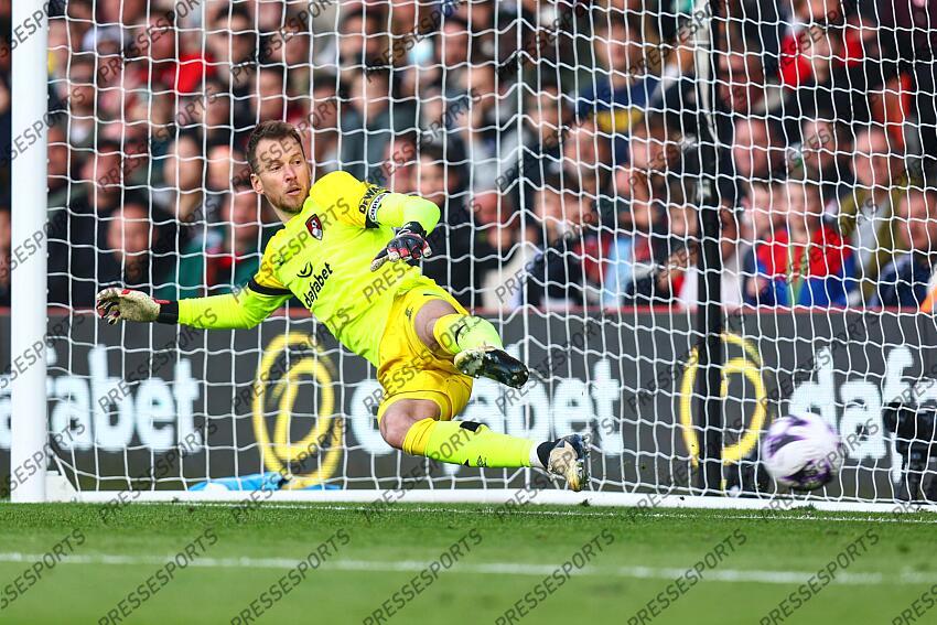 13 April 2024, Bournemouth - Premier League Football - AFC Bournemouth v Manchester United - Bournemouth goalkeeper Neto fails to save a Manchester United penalty which brings the score level at 2-2 - Photo: Charlotte Wilson / Offside. BOURNEMOUTH-MANCHESTER UNITED (2-2) 