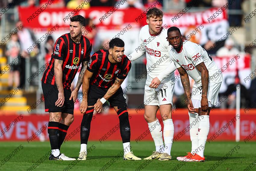 13 April 2024, Bournemouth - Premier League Football - AFC Bournemouth v Manchester United - Marcos Senesi and Dominic Solanke of Bournemouth and Rasmus Hojlund and Aaron Wan-Bissaka of Manchester United - Photo: Charlotte Wilson / Offside. BOURNEMOUTH-MANCHESTER UNITED (2-2) 