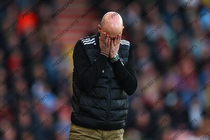 13 April 2024, Bournemouth - Premier League Football - AFC Bournemouth v Manchester United - Manchester United manager Erik ten Hag holds his head in his hands - Photo: Charlotte Wilson / Offside. BOURNEMOUTH-MANCHESTER UNITED (2-2) 