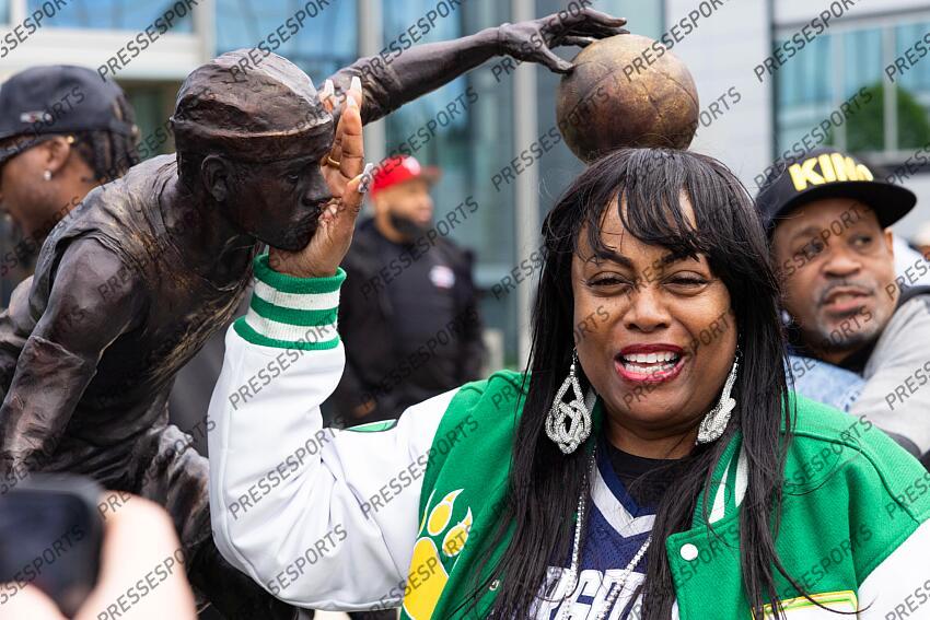 Apr 12, 2024; Camden, NJ, USA; Ann Iverson mother of Philadelphia 76ers great Allen Iverson (not pictured) touches the face of a statue honoring him at Penn Medicine Philadelphia 76ers Training Complex. Mandatory Credit: Bill Streicher-USA TODAY Sports NBA: Philadelphia 76ers-Iverson Statue Ceremony 