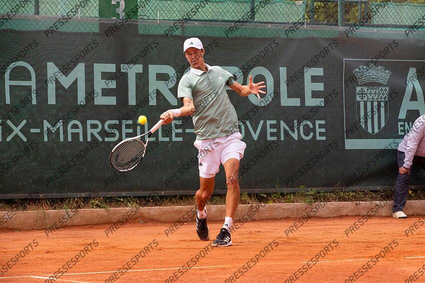 Gabriel Debru of France in action against Valentin Vacherot of Monaco during the Open Pays d'Aix, Challenger ATP250, the tournament of Aix-en-Provence, France, the 29/04/2024 OPEN PAYS D'AIX 