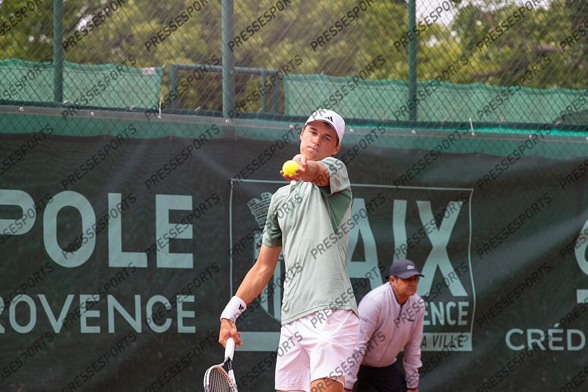 Gabriel Debru of France in action against Valentin Vacherot of Monaco during the Open Pays d'Aix, Challenger ATP250, the tournament of Aix-en-Provence, France, the 29/04/2024 OPEN PAYS D'AIX 