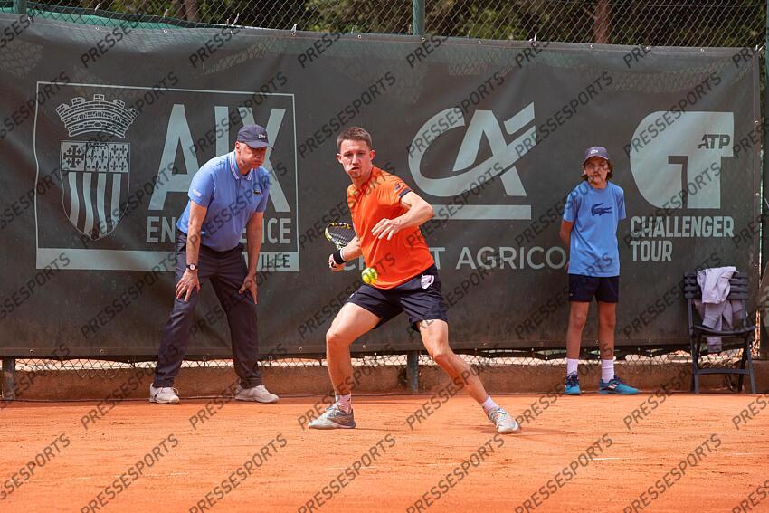 Ugo Blanchet Blanchet of France in action against Felipe Meligeni Alves of Brasil, during the Open Pays d'Aix, Challenger ATP 250, in France, at Aix-en-Provence, the 29/04/2024 OPEN PAYS D'AIX 