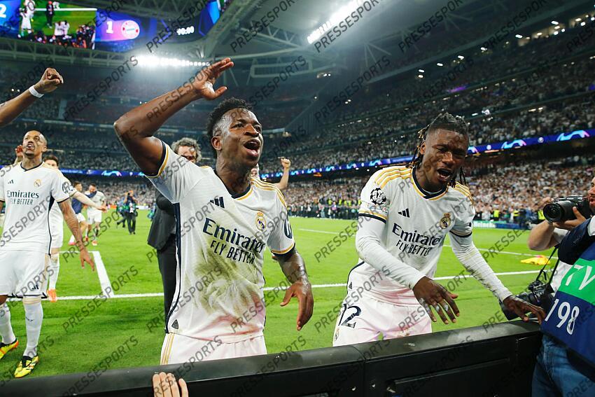 (L-R) Vinicius Junior, Eduardo Camavinga (Real), MAY 8, 2024 - Football / Soccer : Vinicius and Camavinga celebrate after winning UEFA Champions League Semi finals 2nd leg match between Real Madrid CF 2-1 FC Bayern Munchen at the Estadio Santiago Bernabeu in Madrid, Spain. (Photo by Mutsu Kawamori/AFLO) REAL MADRID-BAYERN MUNICH (2-1) 