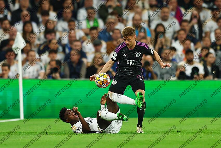 (L-R) Vinicius Junior (Real), Joshua Kimmich (Bayern), MAY 8, 2024 - Football / Soccer : UEFA Champions League Semi finals 2nd leg match between Real Madrid CF 2-1 FC Bayern Munchen at the Estadio Santiago Bernabeu in Madrid, Spain. (Photo by Mutsu Kawamori/AFLO) REAL MADRID-BAYERN MUNICH (2-1) 