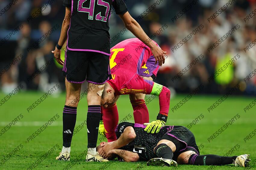 Joshua Kimmich (Bayern), MAY 8, 2024 - Football / Soccer : Kimmich knocked down in a tussle for position during UEFA Champions League Semi finals 2nd leg match between Real Madrid CF 2-1 FC Bayern Munchen at the Estadio Santiago Bernabeu in Madrid, Spain. (Photo by Mutsu Kawamori/AFLO) REAL MADRID-BAYERN MUNICH (2-1) 