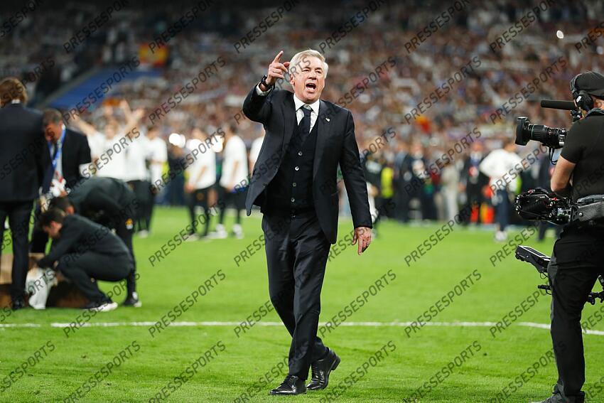 Carlo Ancelotti (Real), MAY 8, 2024 - Football / Soccer : Ancelotti celebrate after winning UEFA Champions League Semi-finals 2nd leg match between Real Madrid CF 2-1 FC Bayern Munchen at the Estadio Santiago Bernabeu in Madrid, Spain. (Photo by Mutsu Kawamori/AFLO) REAL MADRID-BAYERN MUNICH (2-1) 