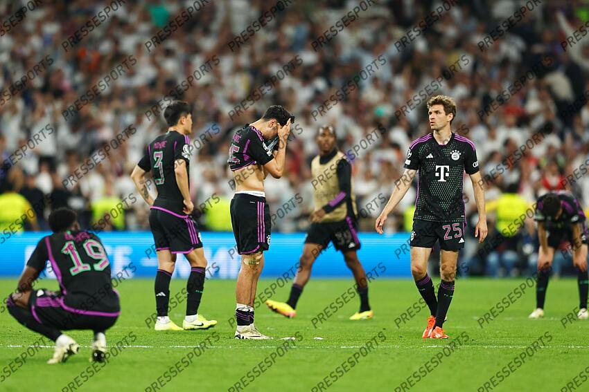 Bayern Munchen team group (Bayern), MAY 8, 2024 - Football / Soccer : Bayern Munchen team group dejected after lossing UEFA Champions League Semi-finals 2nd leg match between Real Madrid CF 2-1 FC Bayern Munchen at the Estadio Santiago Bernabeu in Madrid, Spain. (Photo by Mutsu Kawamori/AFLO) REAL MADRID-BAYERN MUNICH (2-1) 