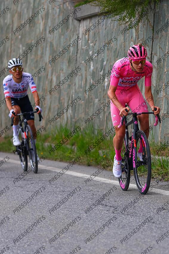 Giro d'Italia 2024 - 107th Edition - 15th stage Manerba del Garda - Livigno (Mottolino) 222 km - 19/05/2024 - Tadej Pogacar (SLO - UAE Team Emirates) - Rafal Majka (POL - UAE Team Emirates) - photo Luca Bettini/SprintCyclingAgency©2024 MANERBA DEL GARDA/LIVIGNO 