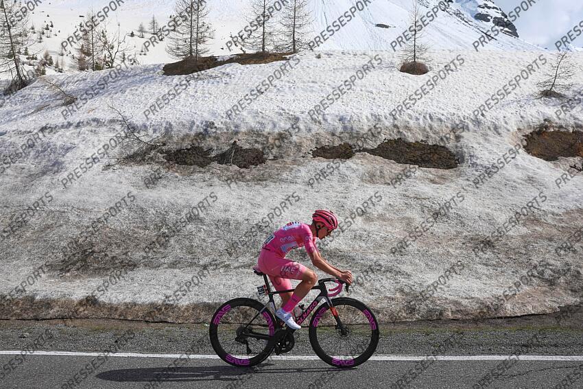 Giro d'Italia 2024 - 107th Edition - 15th stage Manerba del Garda - Livigno (Mottolino) 222 km - 19/05/2024 - Tadej Pogacar (SLO - UAE Team Emirates) - photo Luca Bettini/SprintCyclingAgency©2024 MANERBA DEL GARDA/LIVIGNO 
