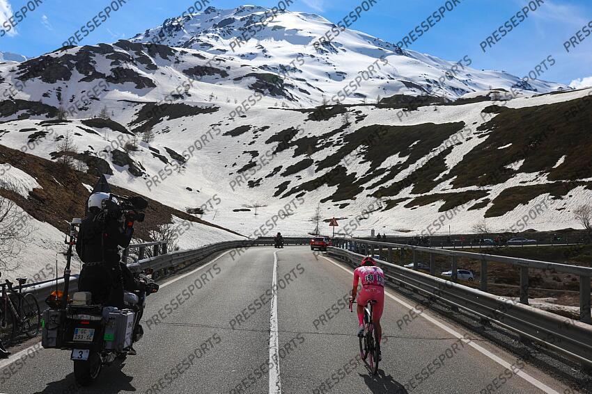 Giro d'Italia 2024 - 107th Edition - 15th stage Manerba del Garda - Livigno (Mottolino) 222 km - 19/05/2024 - Tadej Pogacar (SLO - UAE Team Emirates) - photo Luca Bettini/SprintCyclingAgency©2024 MANERBA DEL GARDA/LIVIGNO 