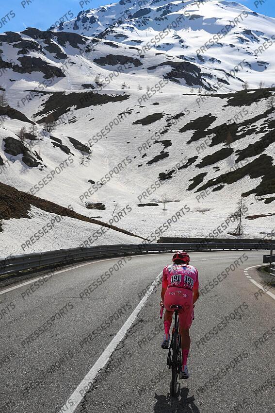 Giro d'Italia 2024 - 107th Edition - 15th stage Manerba del Garda - Livigno (Mottolino) 222 km - 19/05/2024 - Tadej Pogacar (SLO - UAE Team Emirates) - photo Luca Bettini/SprintCyclingAgency©2024 MANERBA DEL GARDA/LIVIGNO 