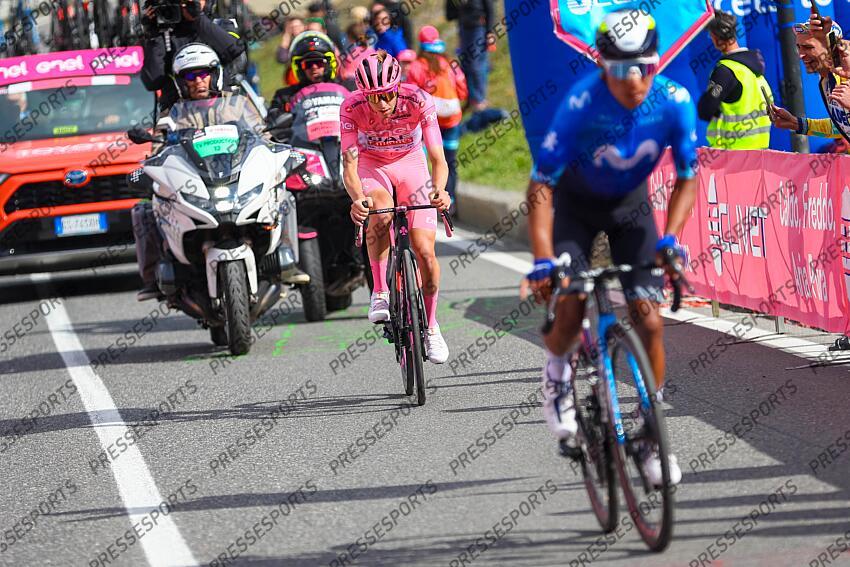Giro d'Italia 2024 - 107th Edition - 15th stage Manerba del Garda - Livigno (Mottolino) 222 km - 19/05/2024 - Nairo Quintana (COL - Movistar Team) - Tadej Pogacar (SLO - UAE Team Emirates) - photo Luca Bettini/SprintCyclingAgency©2024 MANERBA DEL GARDA/LIVIGNO 