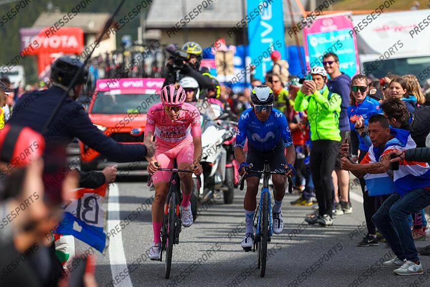 Giro d'Italia 2024 - 107th Edition - 15th stage Manerba del Garda - Livigno (Mottolino) 222 km - 19/05/2024 - Nairo Quintana (COL - Movistar Team) - Tadej Pogacar (SLO - UAE Team Emirates) - photo Luca Bettini/SprintCyclingAgency©2024 MANERBA DEL GARDA/LIVIGNO 