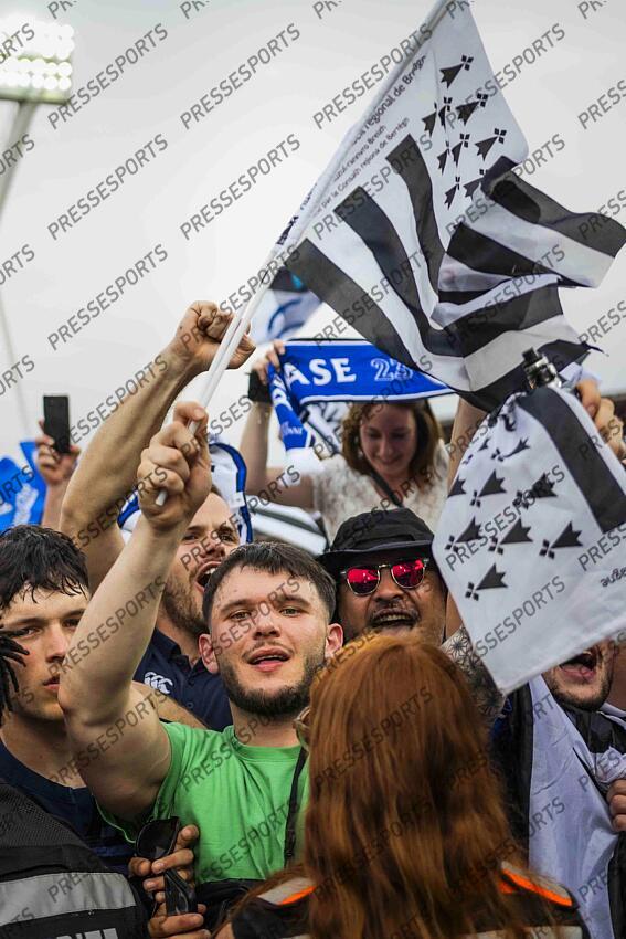 Supporters Vannes drapeau breton Pro D2 FC GRENOBLE - RC VANNES Stade Ernest Wallon, Toulouse VANNES-GRENOBLE (16-9) 