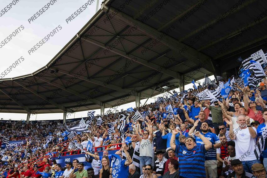 Supporters Vannes Pro D2 FC GRENOBLE - RC VANNES Stade Ernest Wallon, Toulouse VANNES-GRENOBLE (16-9) 