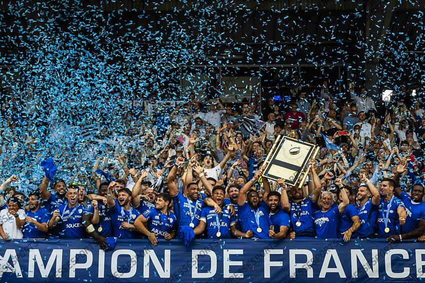 Lever de trophée Pro D2 FC GRENOBLE - RC VANNES Stade Ernest Wallon, Toulouse VANNES-GRENOBLE (16-9) 