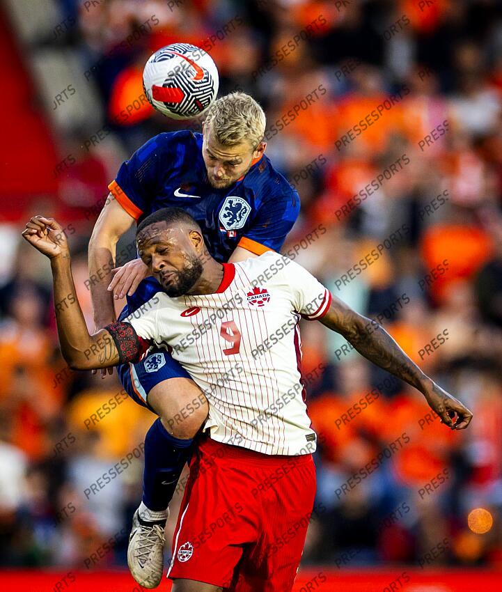ROTTERDAM - (l-r) Matthijs De Ligt of Holland, Cyle Larin of Canada during the friendly Interland match between the Netherlands and Canada at Feyenoord Stadium de Kuip on June 6, 2024 in Rotterdam, Netherlands. ANP KOEN VAN WEEL PAYS-BAS-CANADA (4-0) 